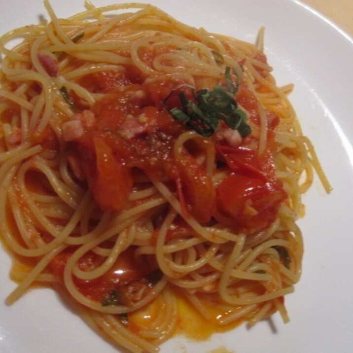 フレッシュトマトとフレッシュバジルのスパゲッティ
